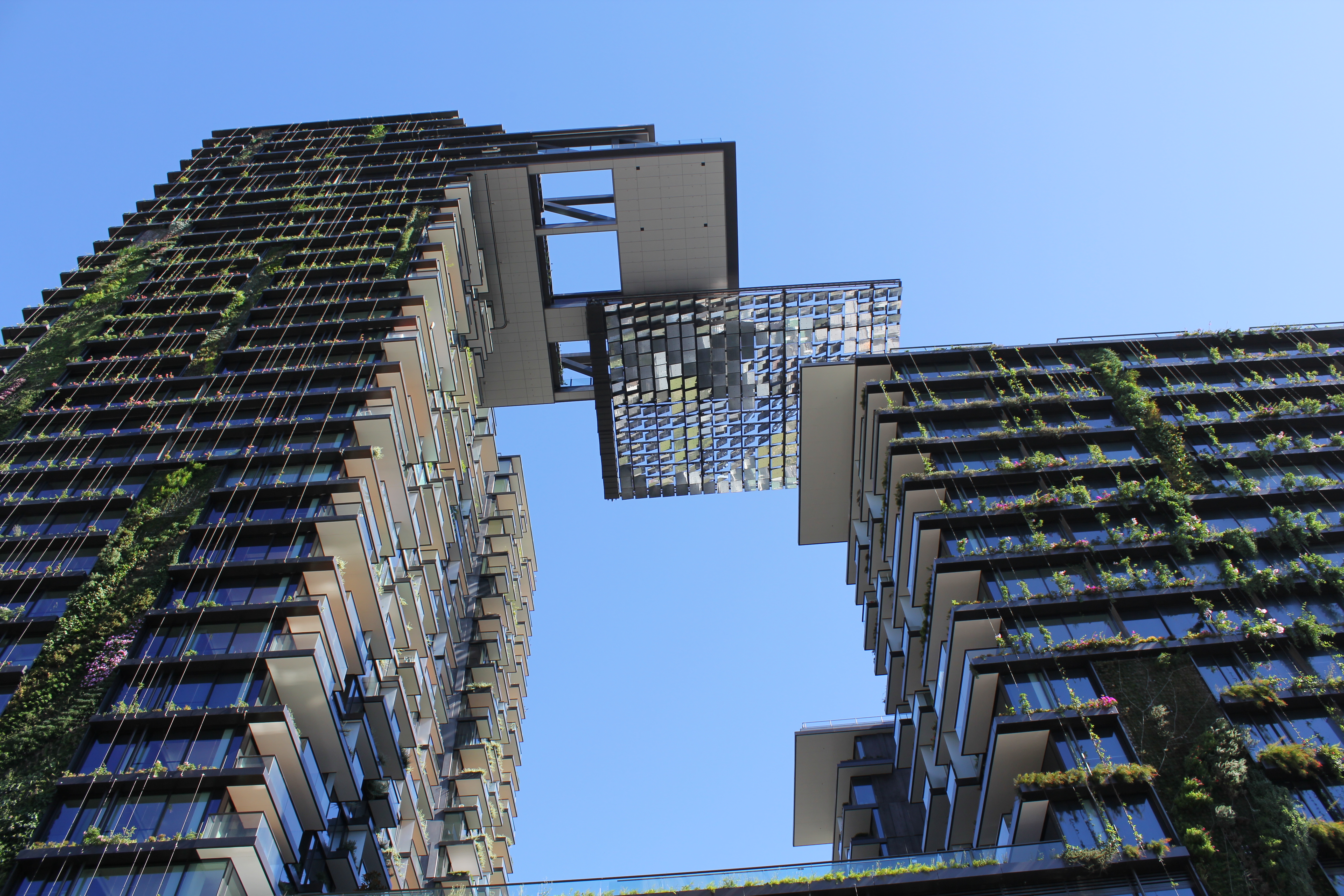Общественных а также жилых зданиях. Жилой комплекс в Сиднее one Central Park.
